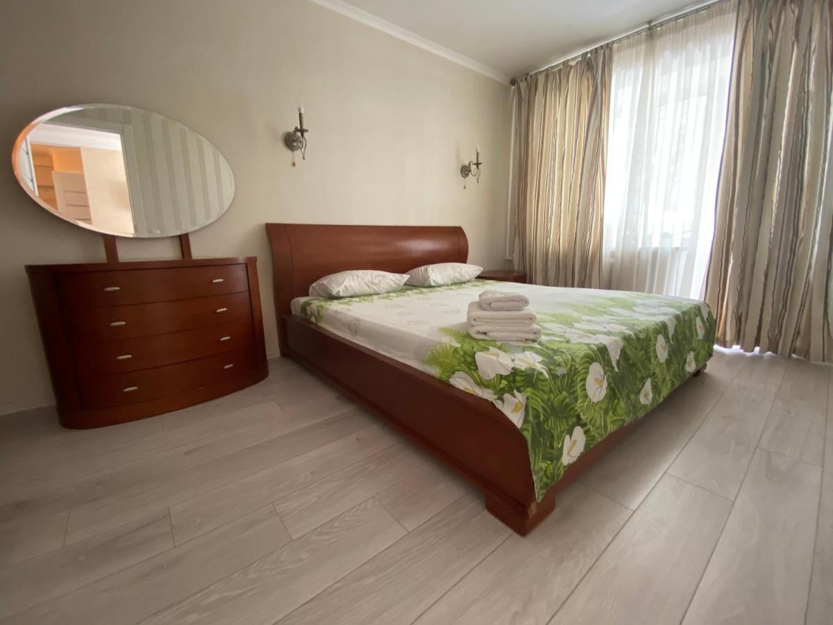 On Prospiekt Pobiedy 18 Apartment *